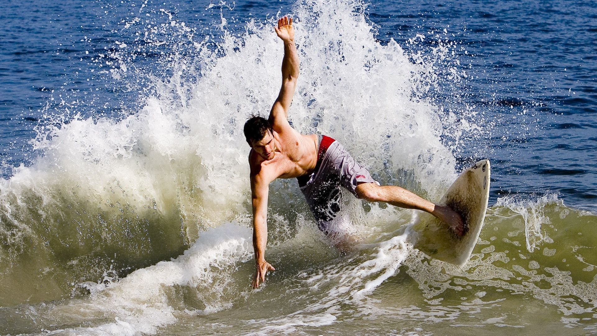 布伦森高光时刻撕裂防线，上海队战术执行力强行终结76人连胜神话